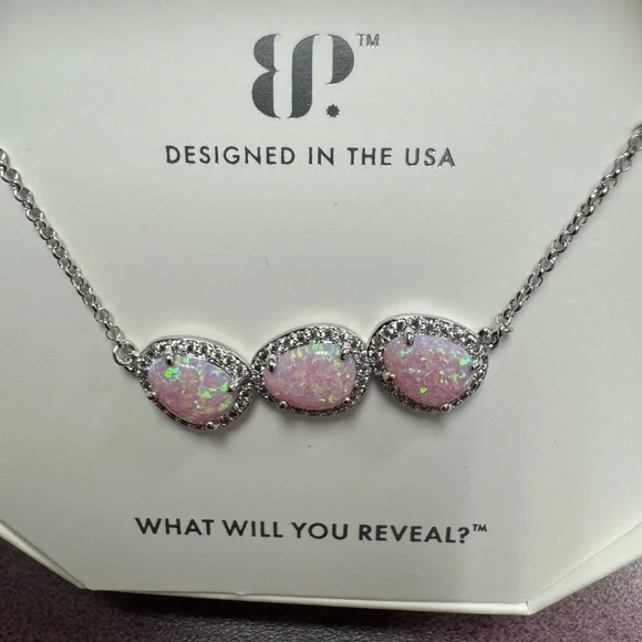 Stunning Embrace, October 2024 Collection - Picture 2 of 3